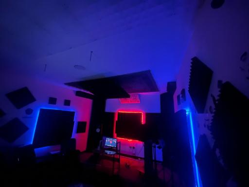 عکس استودیو موسیقی ریشه