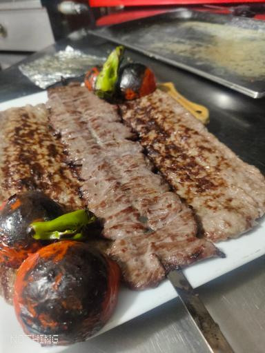 عکس رستوران حاج حسین