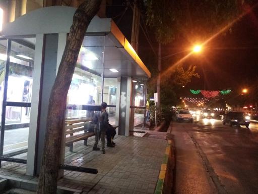عکس ایستگاه اتوبوس چهارراه عین القضات