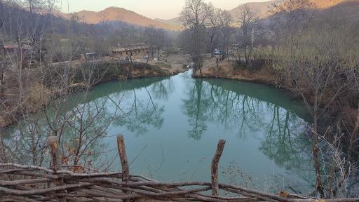 عکس چشمه و دریاچه گل رامیان