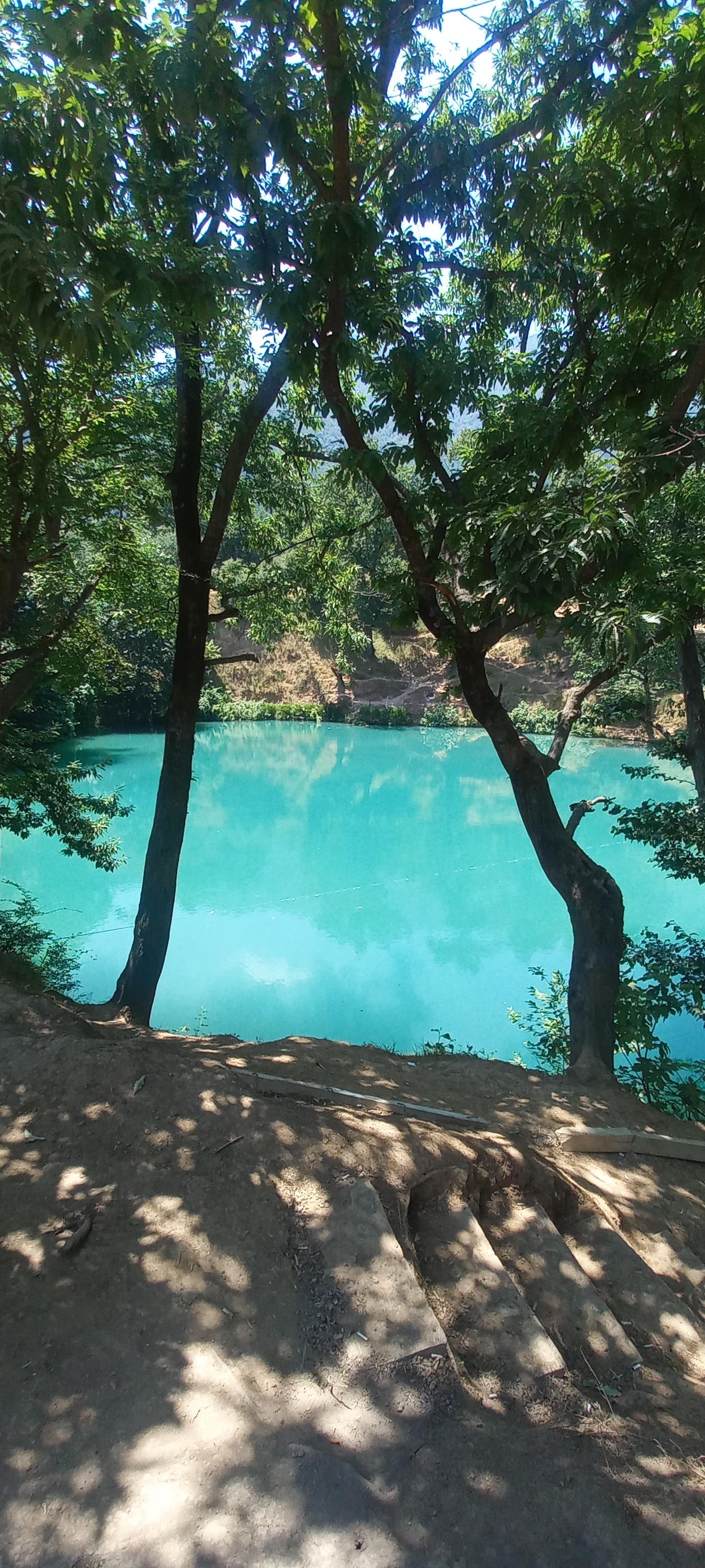 عکس چشمه و دریاچه گل رامیان