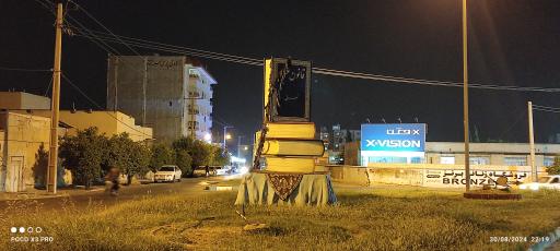 عکس مجسمه کتاب قانون عشق نصرالله فروعی