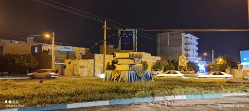 عکس مجسمه کتاب قانون عشق نصرالله فروعی