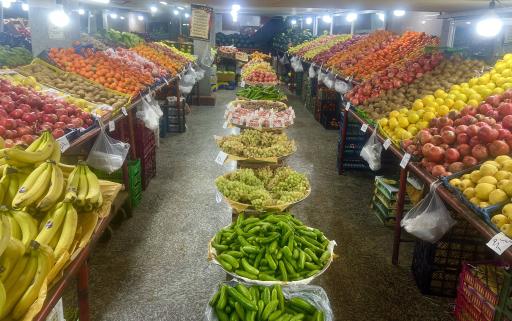 عکس ارزانسرای میوه  میرزایی