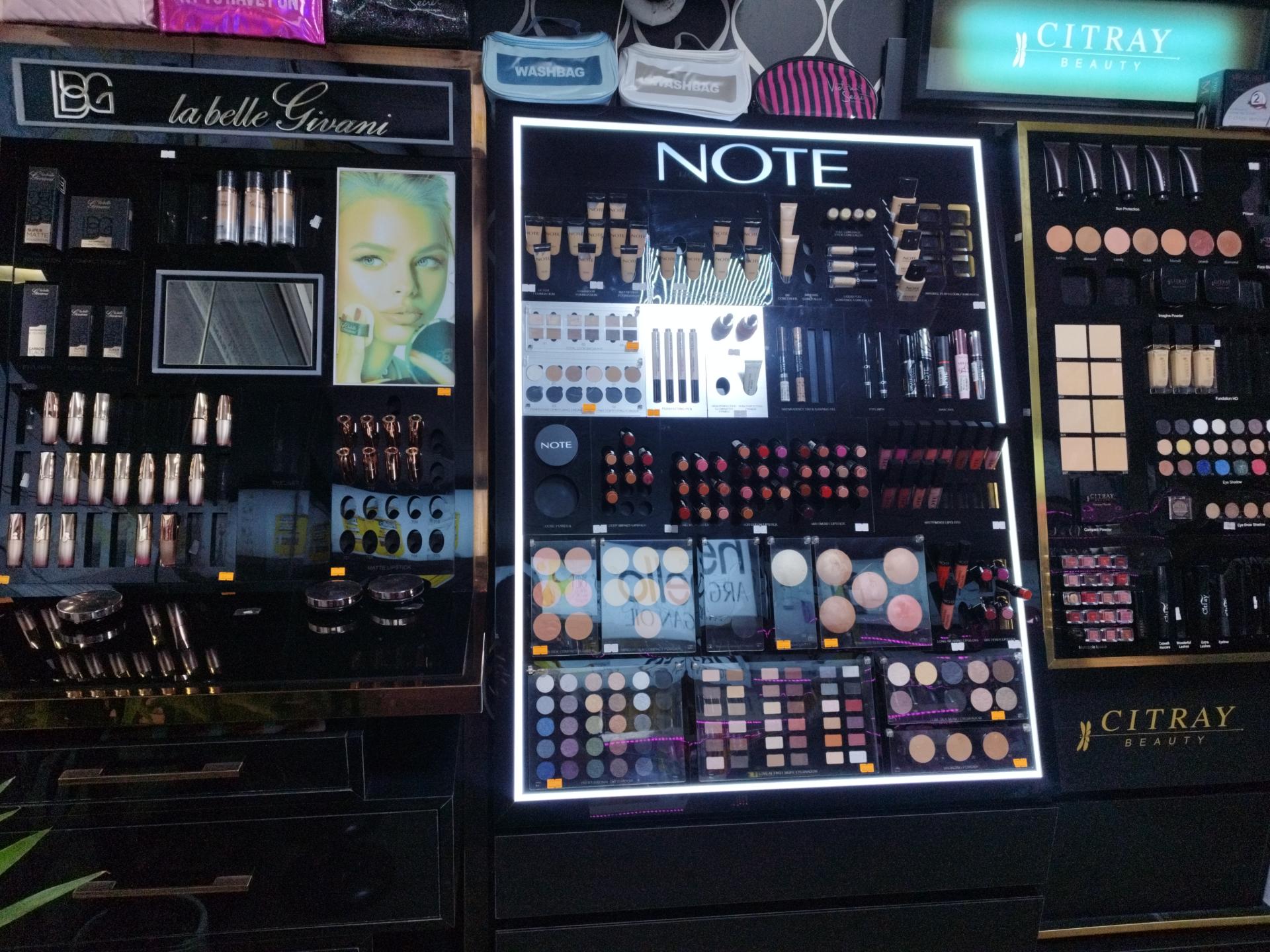 عکس مرکز تخصصی عطر پوست مو زیبایی هیون