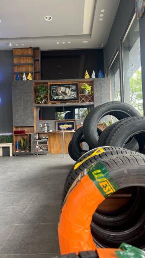 عکس لاستیک فروشی جواهر تایر