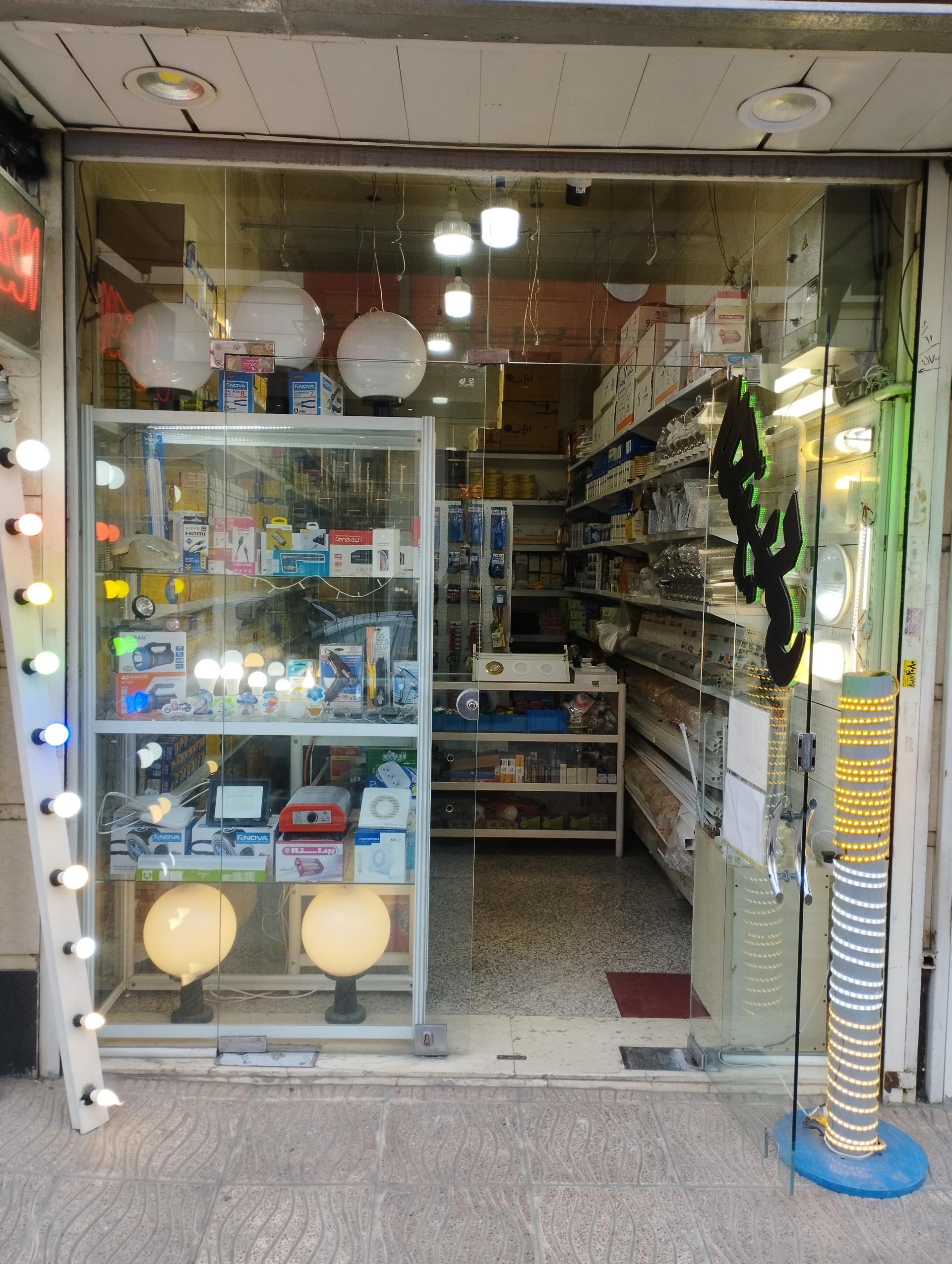 عکس الکتریکی لاله زار 