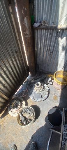 عکس قطعه شوی و موتور شوی زارعان ماشین سبک و سنگین 