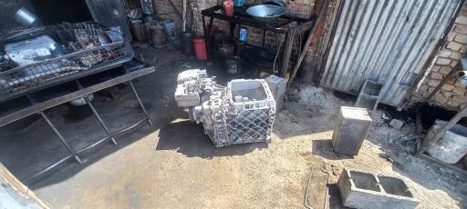 عکس قطعه شوی و موتور شوی زارعان ماشین سبک و سنگین 