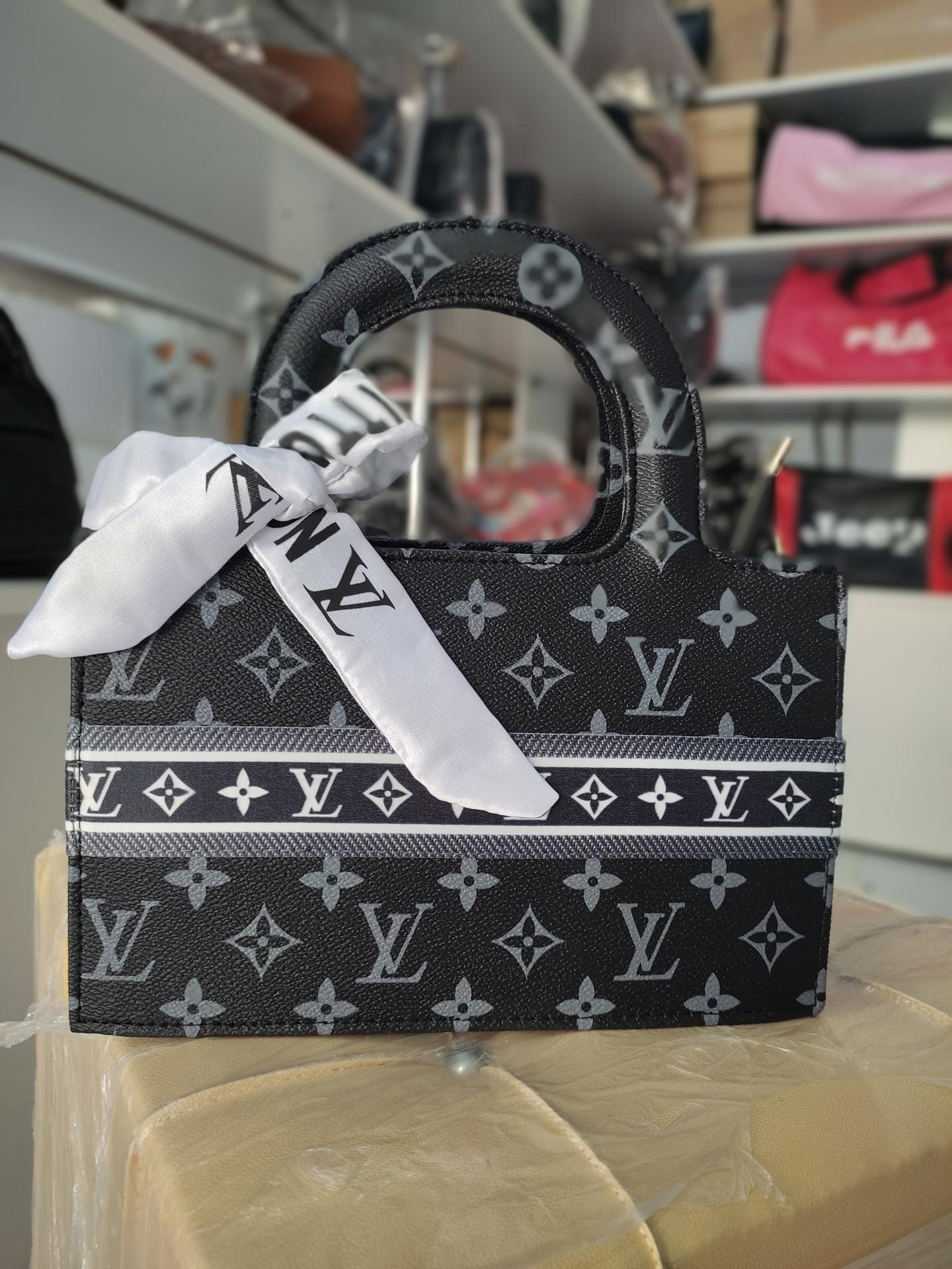 عکس ارزانسرای کیف و کفش تریفه