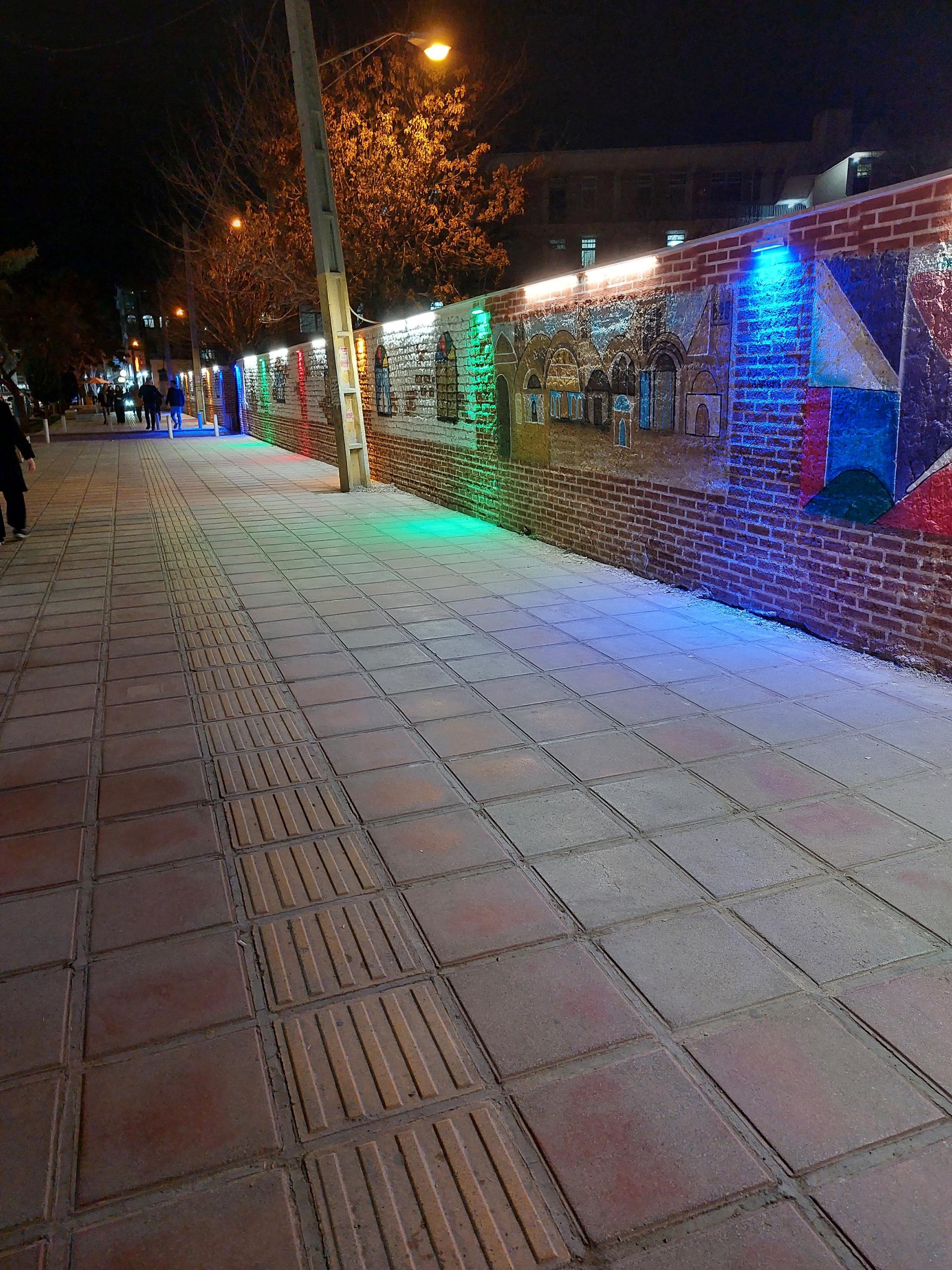 عکس خدمات برق ساختمانی نور