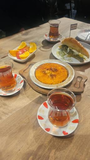 عکس آدلی کافه شهران