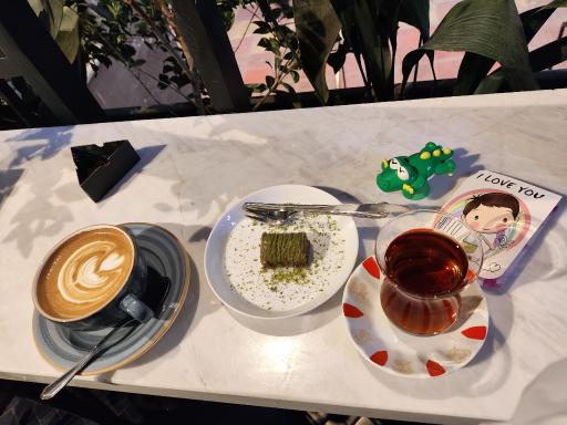 عکس آدلی کافه شهران