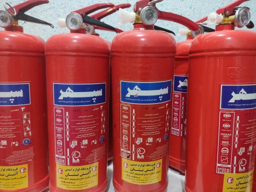 عکس شارژ کپسول آتش نشانی