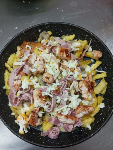 عکس فست فود حاجی بابا 