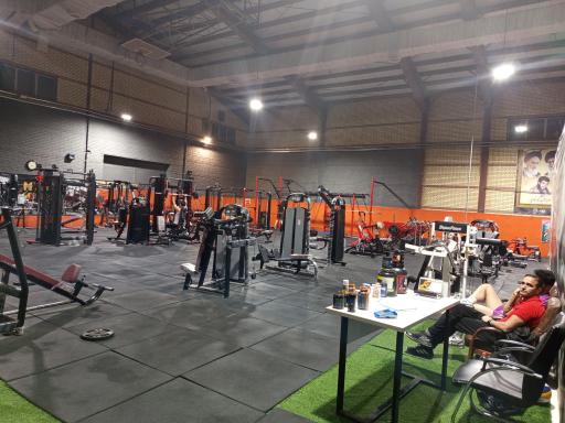 عکس سالن ورزشی اکبر غلامپور