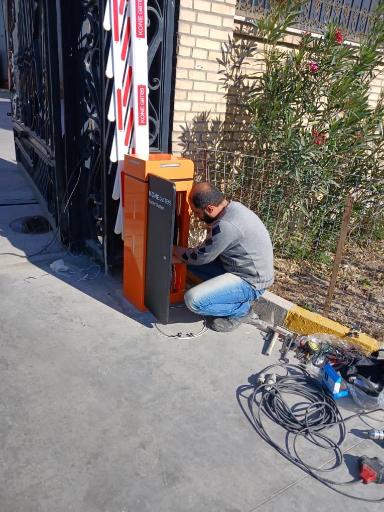 عکس دایان درب دیبا فروش و تعمیرات جک پارکینگی کرکره و راهبند 