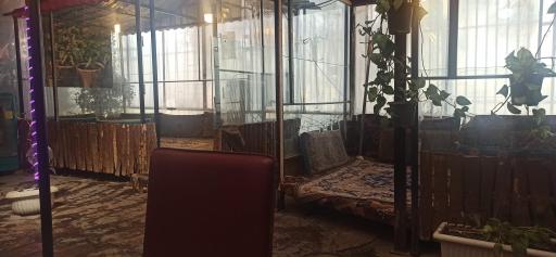 عکس باغ و رستوران سنتی شب نشین