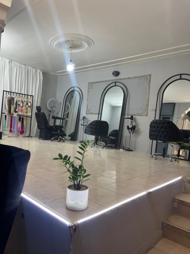 عکس سالن زیبایی روشن