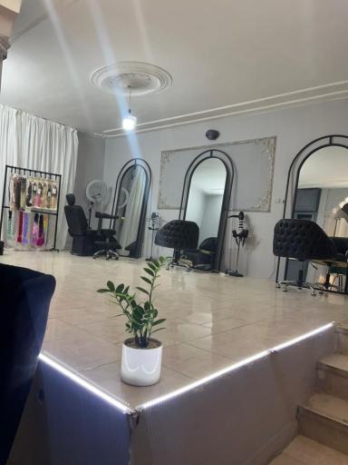 عکس سالن زیبایی روشن