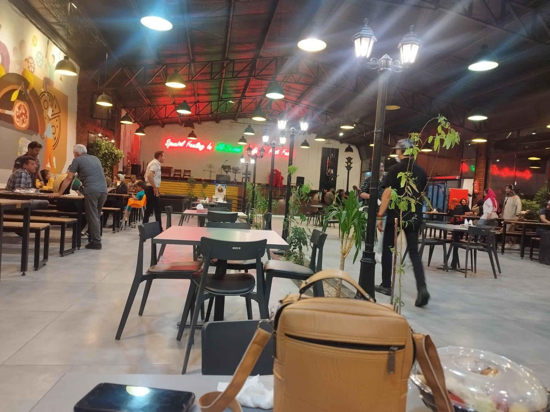 عکس کافه و رستوران آلدرانی