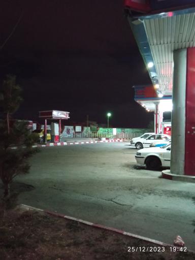 عکس جایگاه گاز CNG و پمپ بنزین