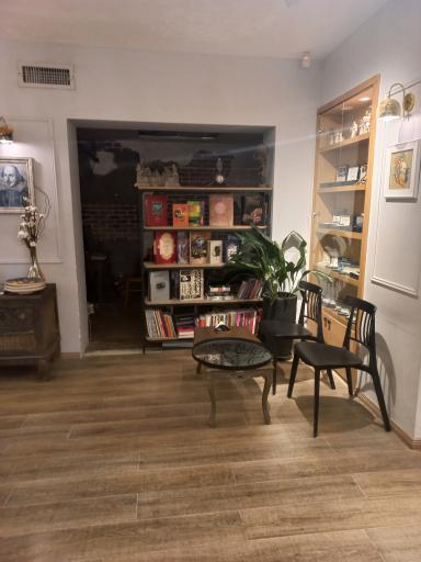 عکس کافه کتاب راوی