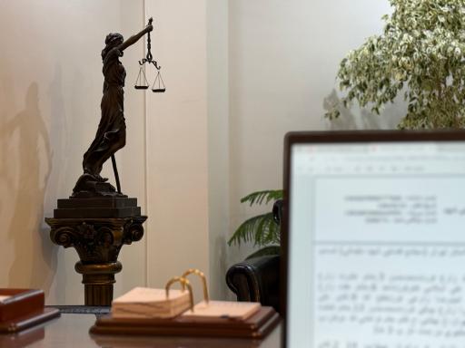 عکس دفتر وکالت دانشوری فرد