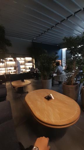 عکس کافه کتاب راوی