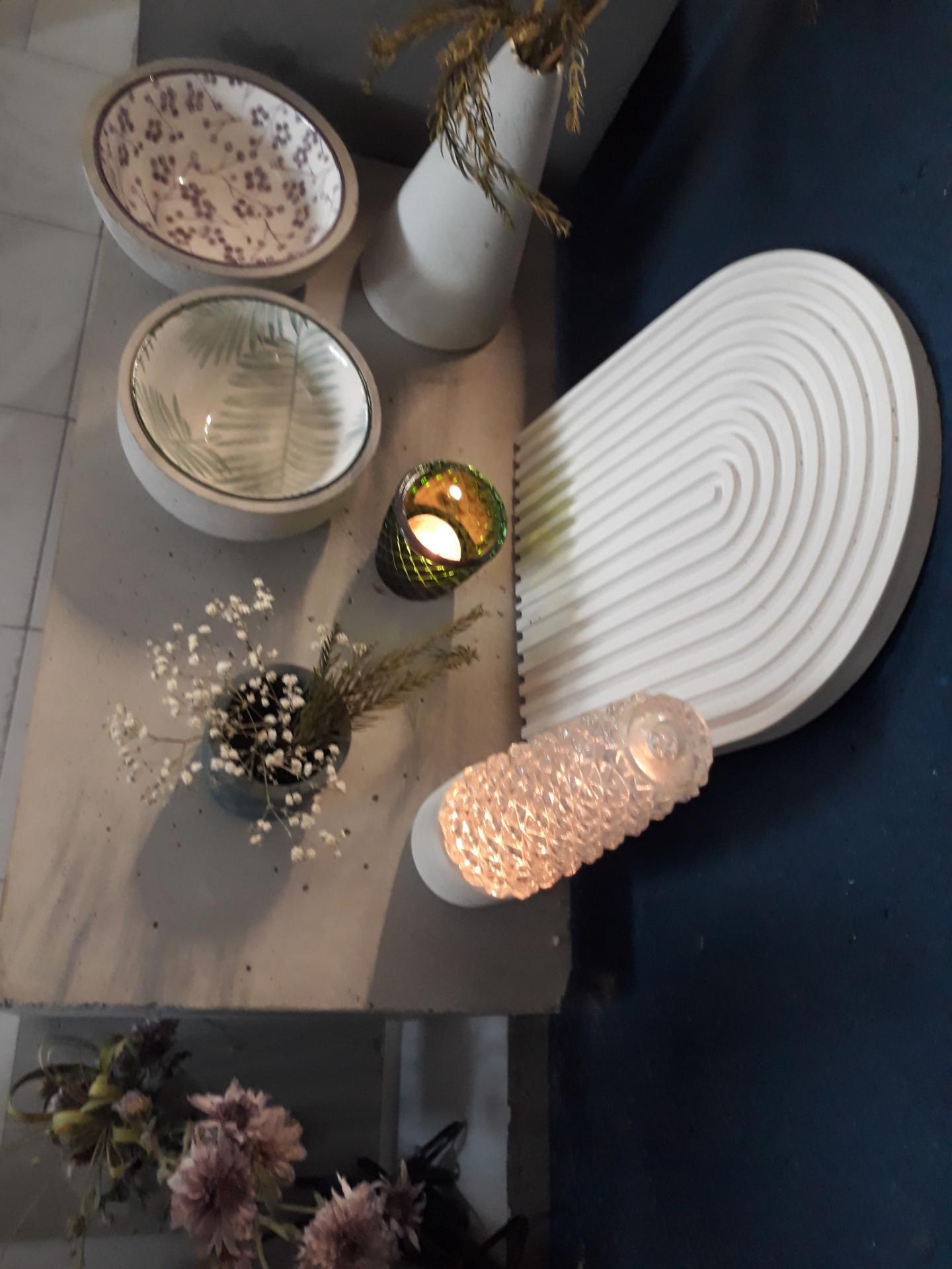 عکس  استودیو و گالری چهار (فروشگاه محصولات دکوری بتنی)