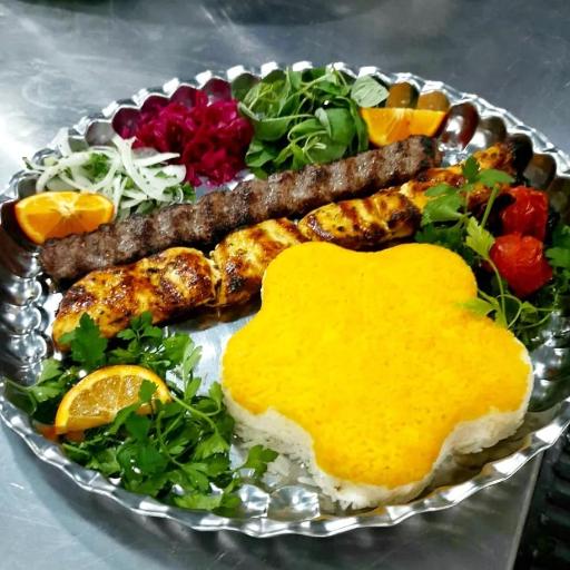 عکس سفره خانه سنتی فانوس
