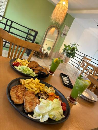 عکس کافه ریشه