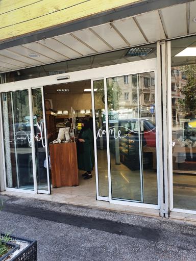 عکس نان و شیرینی سرو