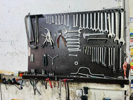 تعمیرگاه اتومبیل فرهاد