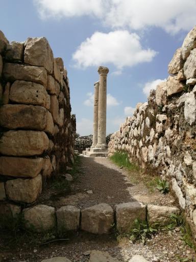 عکس ستونهای یادبود