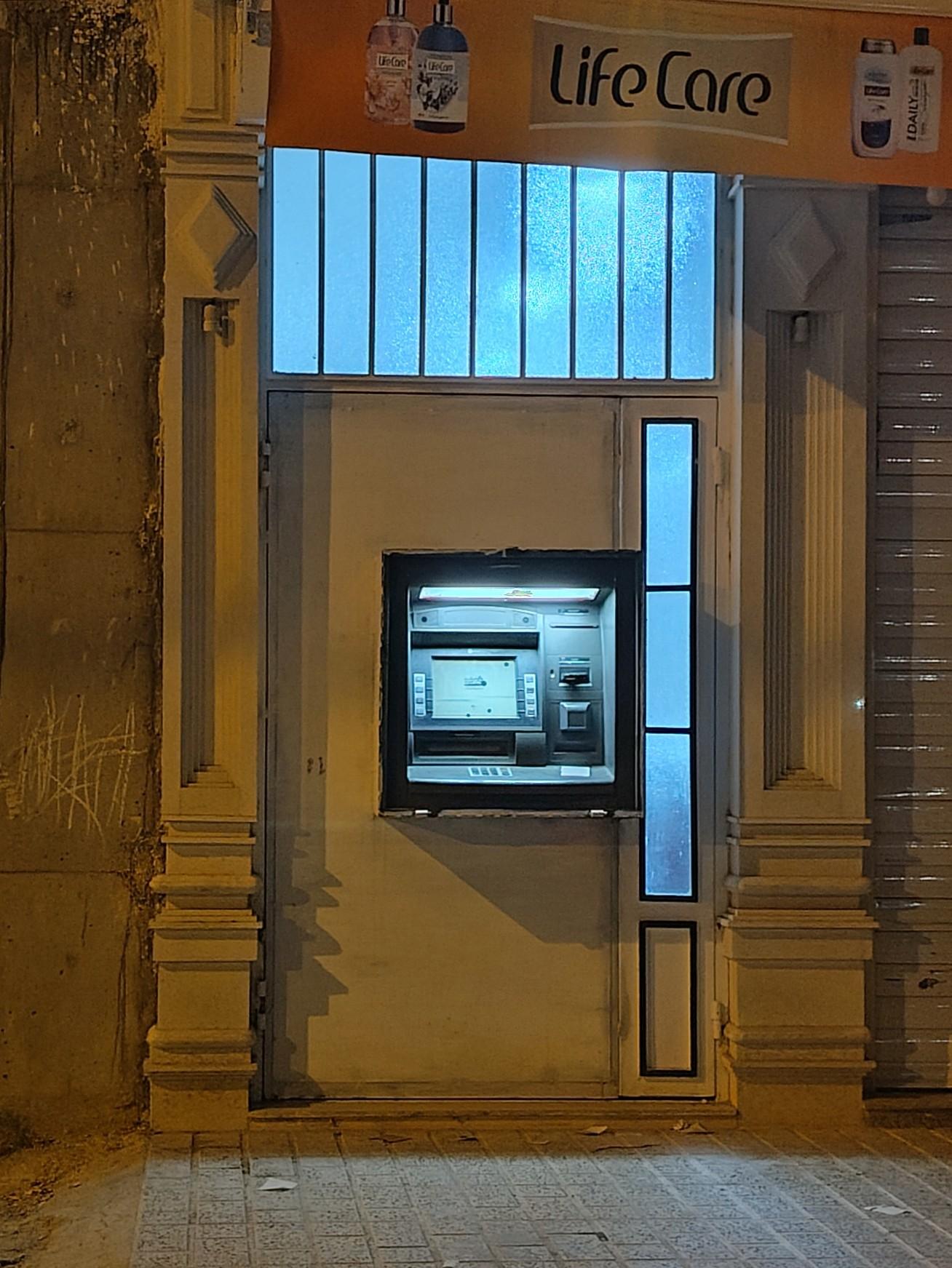 عکس خودپرداز بانک دی