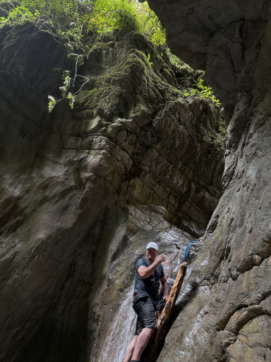 عکس آبشار و تنگه سوتراش