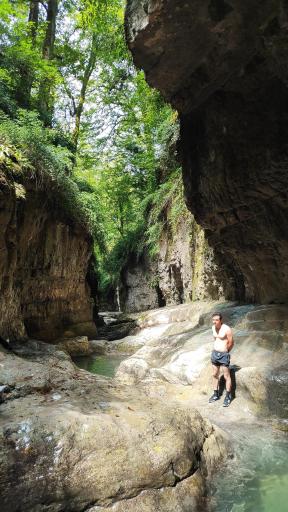 عکس آبشار و تنگه سوتراش