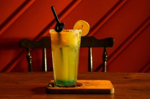 عکس کافه کتاب ترنج