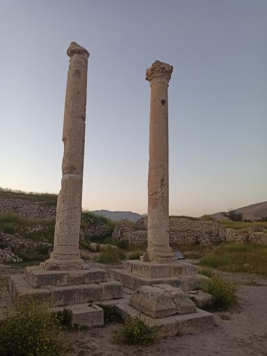 عکس ستونهای یادبود