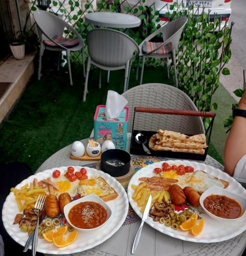 کافه صبحانه ماهینا