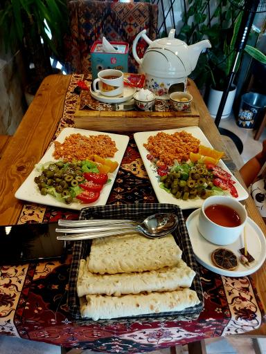 عکس کافه صبحانه ماهینا