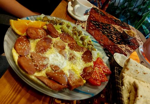 عکس کافه صبحانه ماهینا