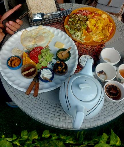 عکس کافه صبحانه ماهینا