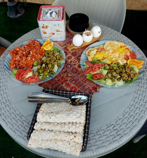 عکس کافه صبحانه ماهینا