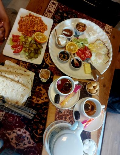 عکس کافه صبحانه ماهینا