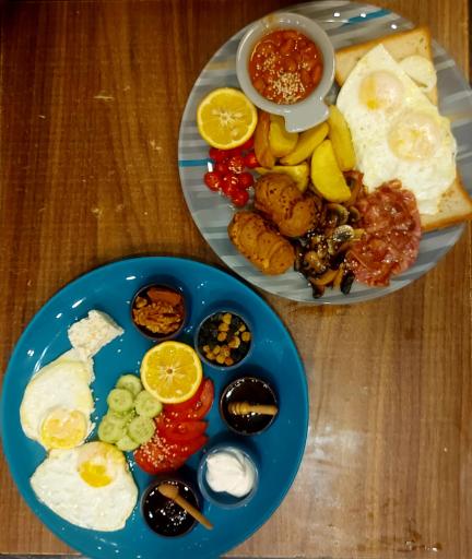 عکس کافه صبحانه ماهینا