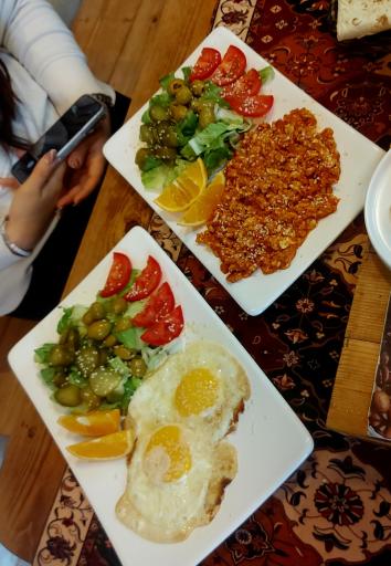 عکس کافه صبحانه ماهینا