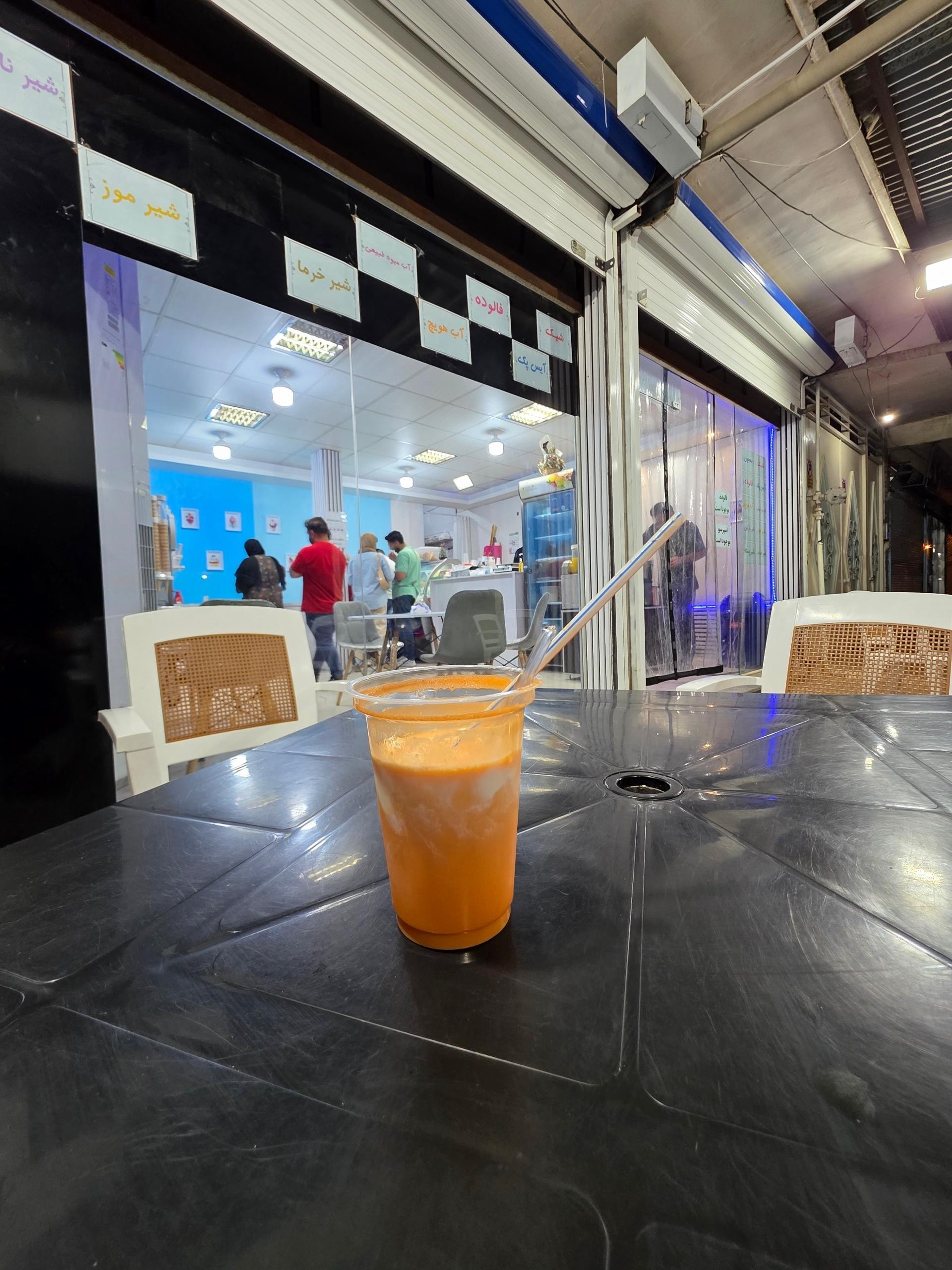 عکس بستنی فروشی سلف سرویس آیس لند