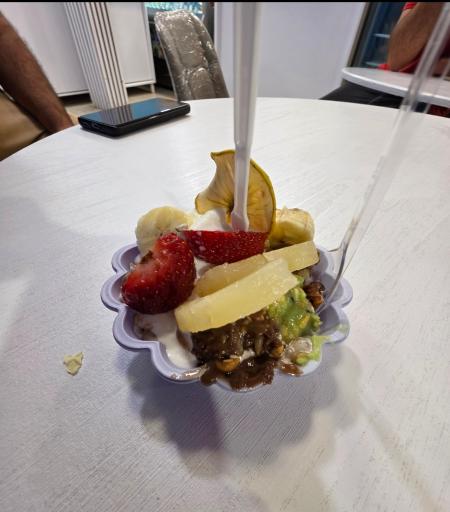 عکس بستنی فروشی سلف سرویس آیس لند